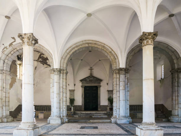 колоннадная лоджия в беже, португалия - ribbed vaulting �стоковые фото и изображения