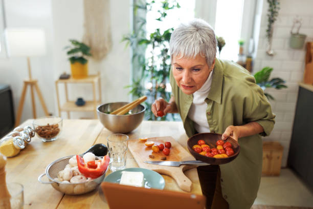 istock Let me look for the recipe online 1482872331