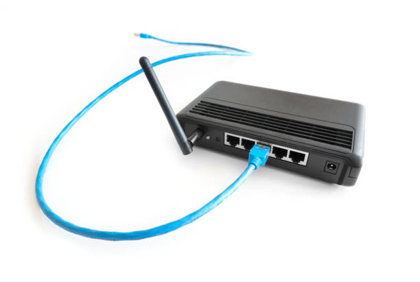 roteador com cabo de rede conectado - em branco - network connection plug fotos - fotografias e filmes do acervo
