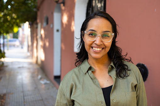 Close up portrait of smiling woman looking at the camera