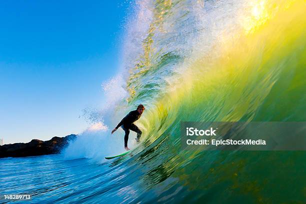 Surfing - zdjęcia stockowe i więcej obrazów Plaża - Plaża, Surfing, Beczka - Zbiornik
