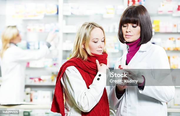 Medizinische Apotheke Medikament Kaufen Stockfoto und mehr Bilder von Antibiotikum - Antibiotikum, Apotheke, Apothekerberuf
