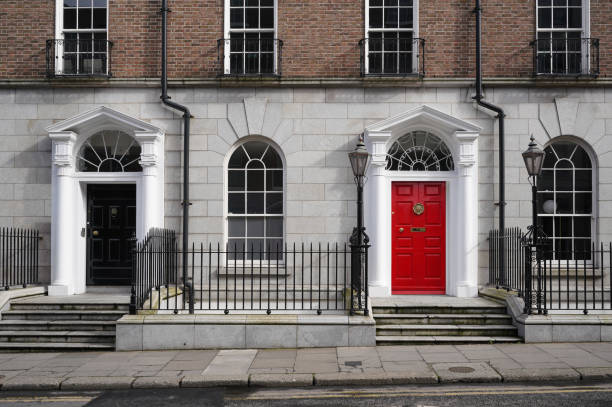 georgian style architecture, front door of townhouse used as residence or offices - dublin ireland brick built structure building exterior imagens e fotografias de stock
