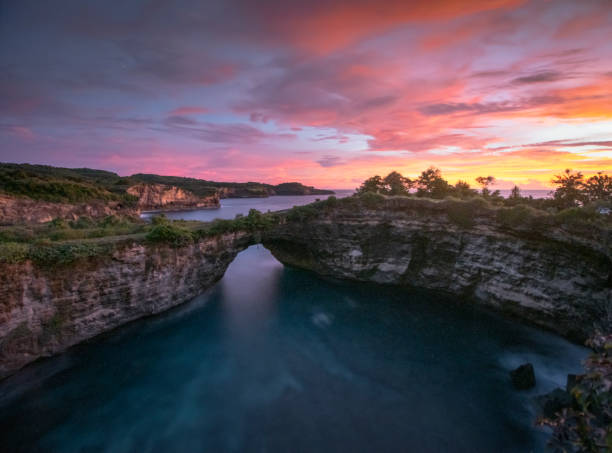 istock Sunset Broken Beach Nusa Penida 1483000043