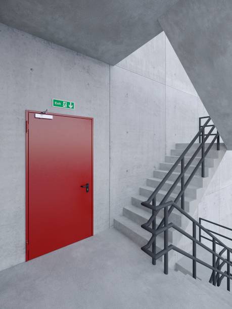 porta di metallo rosso dell'uscita antincendio nell'edificio spaziale in calcestruzzo. rendering 3d - fire exit sign foto e immagini stock