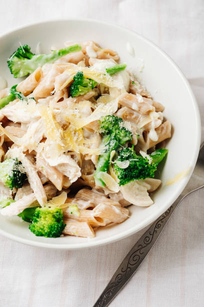 istock Whole grain penne pasta with chicken and green vegetables. 1483033014