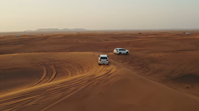 تقنيات السيارات في مواجهة العواصف الرملية: ابتكارات مصممة للبيئة الصحراوية تقنيات السيارات في مواجهة العواصف الرملية: ابتكارات مصممة للبيئة الصحراوية 4