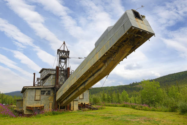 Historical Gold Dredge, Chicken on Taylor Hwy, Alaska, USA Historical Gold Dredge, Chicken on Taylor Hwy. Chicken is a community founded on gold mining and is one of the few surviving gold rush towns in Alaska, USA alaska gold rush stock pictures, royalty-free photos & images