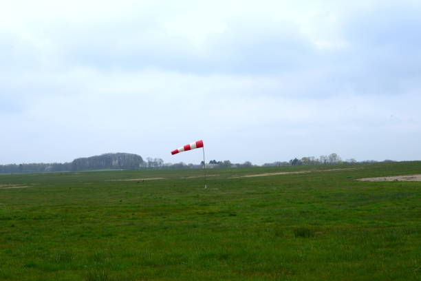 lokalne lotnisko - weather meteorologist meteorology symbol zdjęcia i obrazy z banku zdjęć