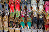 schuhe-im-arabischen-stil-markt-von-dubai.jpg?b=1&s=170x170&k=20&c=lF1YwJhYWxFOmZ5ccCB5Xfi7s2MF7x1bNLeNOcDyv2k=