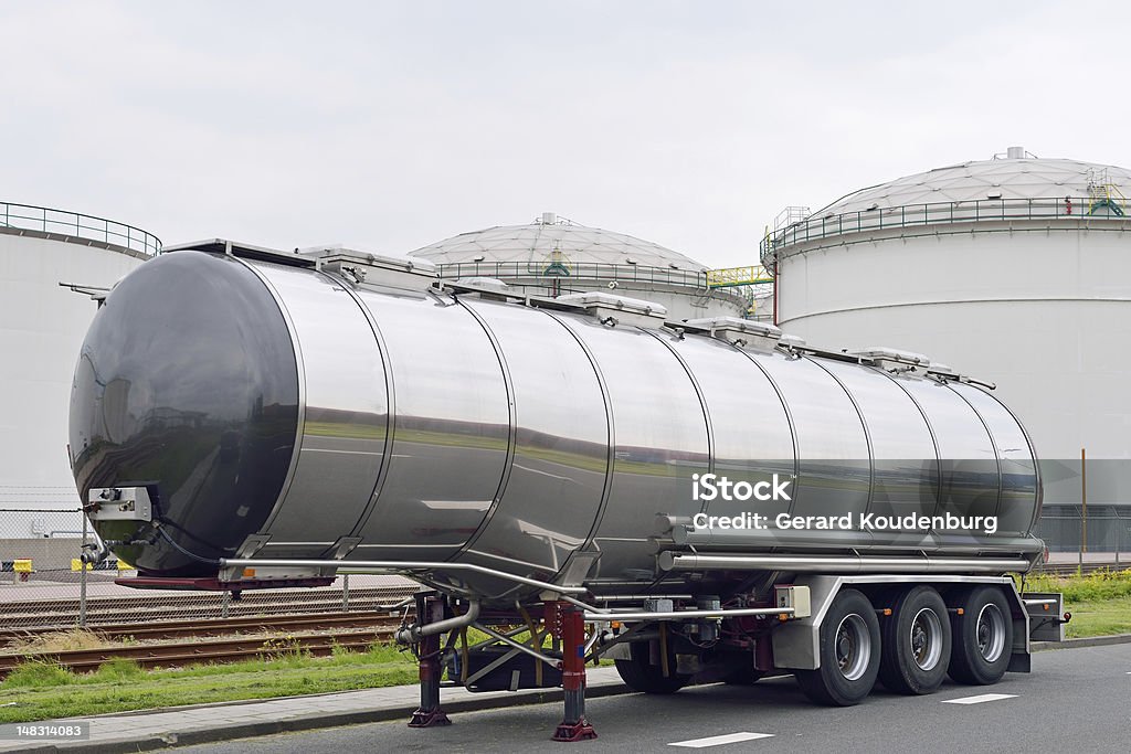 Tanklastwagen semi truck - Lizenzfrei Benzin Stock-Foto