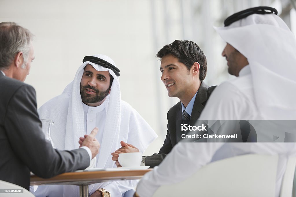 Empresário falar em reunião - Royalty-free Etnia do Médio Oriente Foto de stock