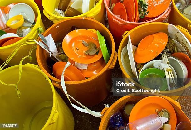 Schmutziges Geschirr Und Schüsseln Stockfoto und mehr Bilder von Asiatische Nudeln - Asiatische Nudeln, Behälter, Boden