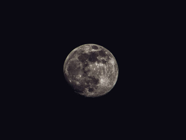 istock Darkness of Luna 1483177258