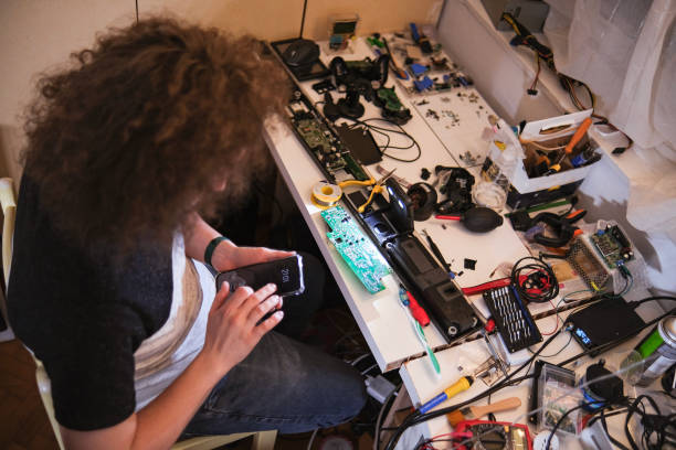 istock Inspecting a faulty circuit board 1483221688