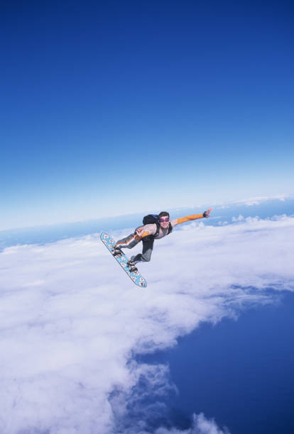 skydiver naviga in aria su uno skyboard - skydiving air aerial view vertical foto e immagini stock