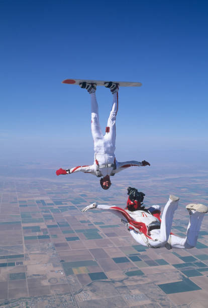 skydiver fotografa skyboarder in aria - skydiving air aerial view vertical foto e immagini stock