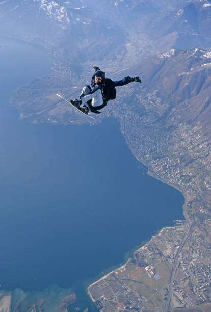 skydiver naviga in aria su uno skyboard - skydiving air aerial view vertical foto e immagini stock