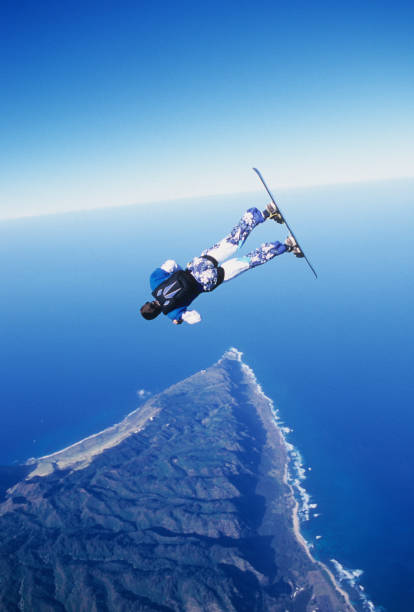 skydiver naviga in aria su uno skyboard - skydiving air aerial view vertical foto e immagini stock