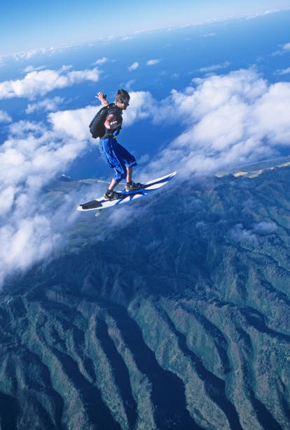 skydiver naviga in aria su uno skyboard - skydiving air aerial view vertical foto e immagini stock