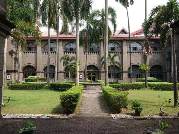 istock a building with some tall palm trees and bushes around it 1483286670
