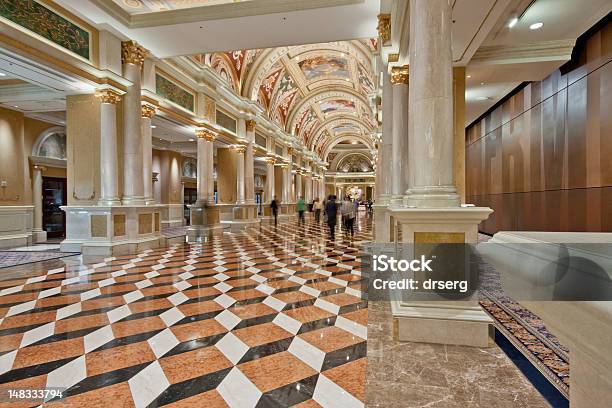 Luxo Clássico Colunata Corredor Com Mármore Chão - Fotografias de stock e mais imagens de Colunata - Colunata, Corredor - Caraterística de Construção, Elegância