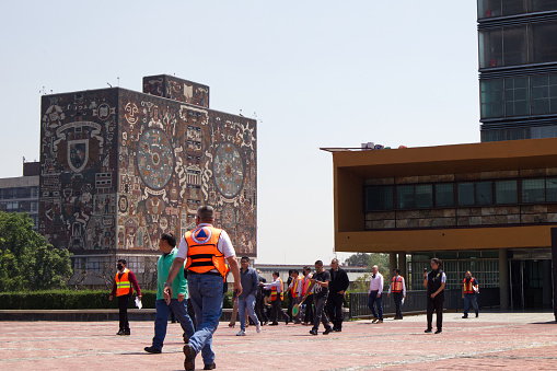 An earthquake drill takes place in the heart of Ciudad Universitaria, in the Torre de Rectoría, next to the Biblioteca Central on 04/19/2023 with national civil protection personnel.