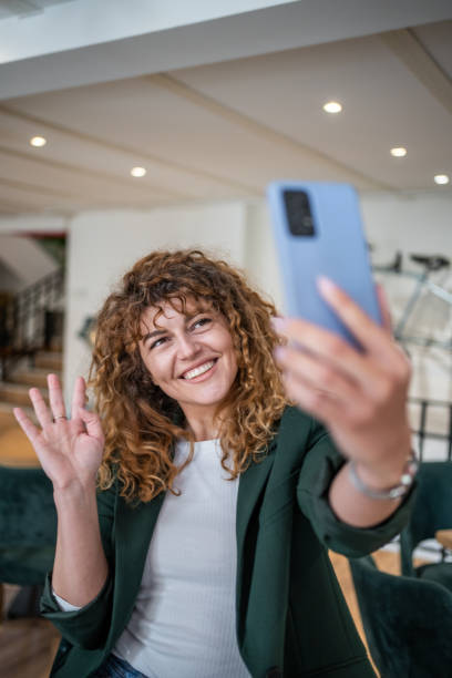 istock Coffee break and time to go live on social networks 1483367486