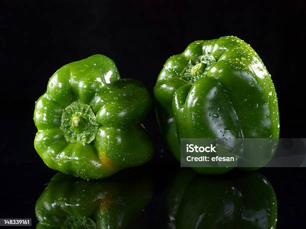 녹색 단고추 검정색 배경에 대한 스톡 사진 및 기타 이미지 - 검정색 배경, 녹색 단고추, 0명