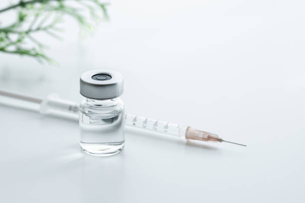 vakcína a injekční stříkačka. obrázek očkování. - injekce aktivita - stock snímky, obrázky a fotky