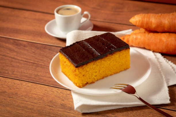 pyszne ciasto marchewkowe z filiżanką kawy - vegetable baked cake cup zdjęcia i obrazy z banku zdjęć