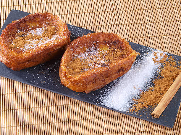 torrijas – французский тост - pan perdu стоковые фото и изображения