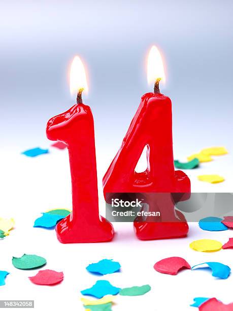 Cumpleaños Aniversario Nr 14 Foto de stock y más banco de imágenes de 14-15 años - 14-15 años, Vela - Equipo de iluminación, Cumpleaños