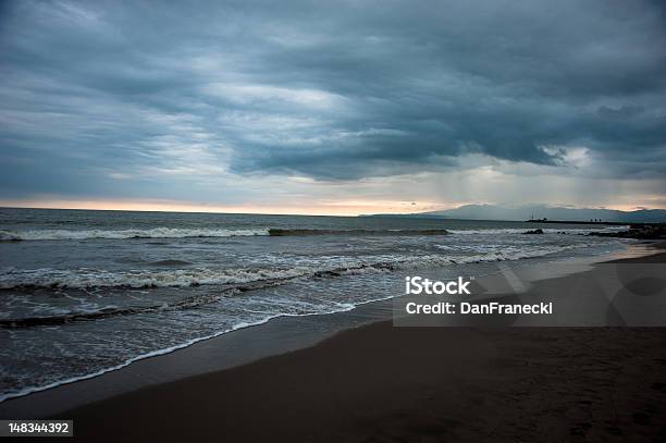 Beiramar - Fotografias de stock e mais imagens de Ao Ar Livre - Ao Ar Livre, Areia, Chuva