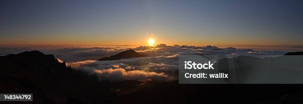 Panorama De Nascer Do Sol De Haleakala - Fotografias de stock e mais imagens de Big Island - Ilhas do Havai - Big Island - Ilhas do Havai, Nascer do sol, Acima