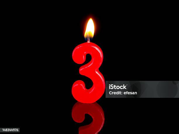 Anniversariocompleanno Candele Nr 3 - Fotografie stock e altre immagini di Candela - Attrezzatura per illuminazione - Candela - Attrezzatura per illuminazione, Numero 3, Anniversario