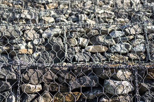 Metal mesh with decorative stones on the promenade.