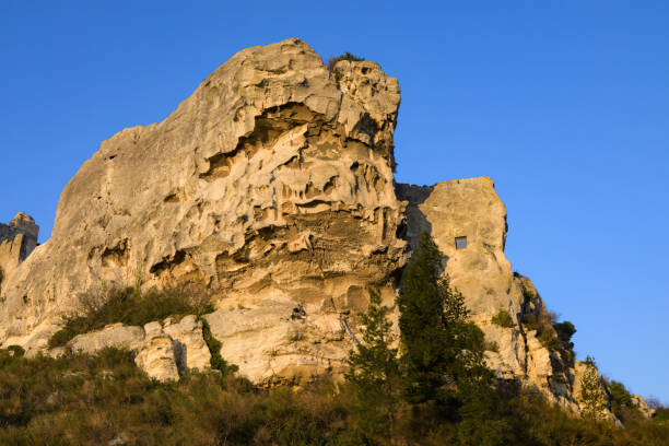 istock The massive rock of Les Baux de Provence 1483479102