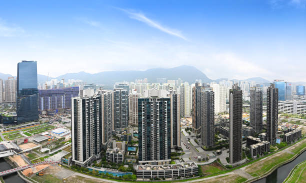 panorama budynków mieszkalnych oraz zjazd z lotniska i mtr w kai tak, hong kong - clear sky hong kong island hong kong china zdjęcia i obrazy z banku zdjęć
