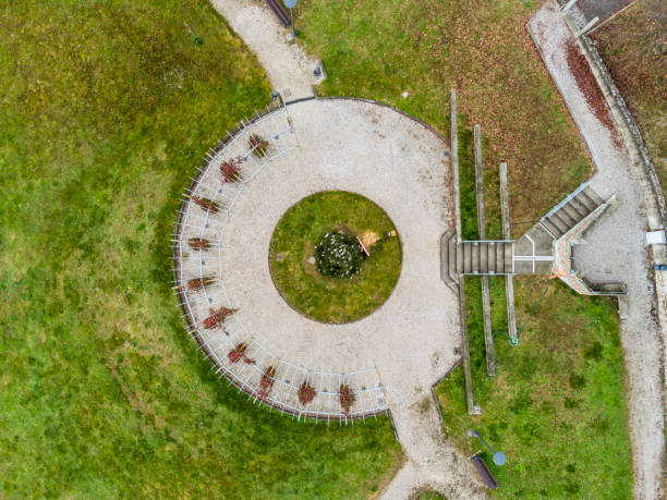 vista dall'alto di un paesaggio tipico delle colline friulane. - temple mound foto e immagini stock