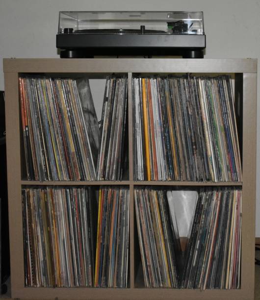 istock Stereo turntable and vinyl album collection 1483542947