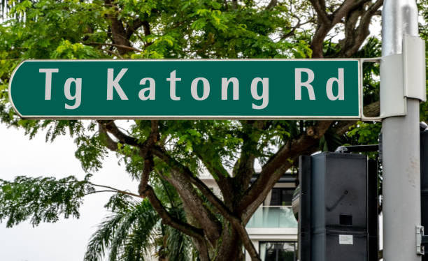 istock Street sign in downtown Singapore 1483552993
