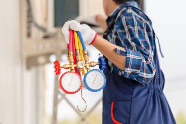 istock Young repairman fixing air conditioner unit, Asian technician man installing air conditioning in a client house, Maintenance and repairing concepts 1483563852