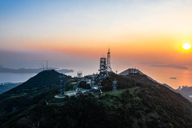 夕日の間、香港のビクトリアピークのラジオ局 - high peaks audio ストックフォトと画像