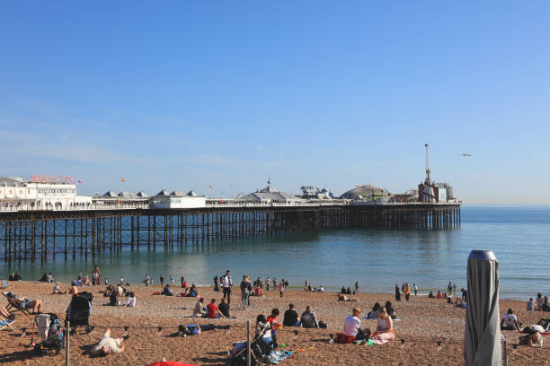 brighton palace pier en east sussex, inglaterra - palace pier tourism built structure sign fotografías e imágenes de stock