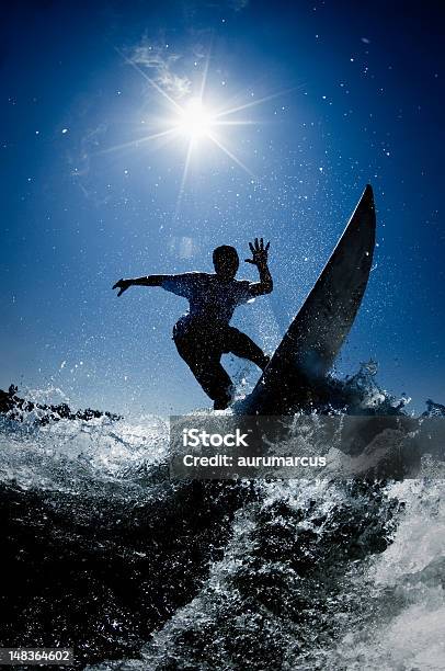 Photo libre de droit de Surfeur banque d'images et plus d'images libres de droit de Surf - Surf, Activité, Aventure