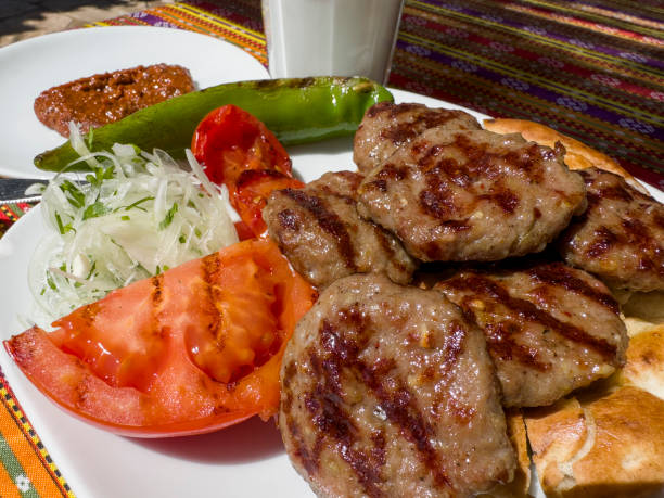 istock handmade delicious cooked meatball dinner 1483647371