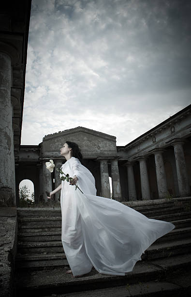 menina fantasma - spooky cemetery single flower flower imagens e fotografias de stock