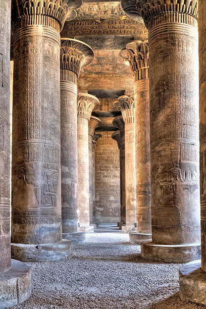 hypostyle in chnum tempel, ägypten - esna stock-fotos und bilder