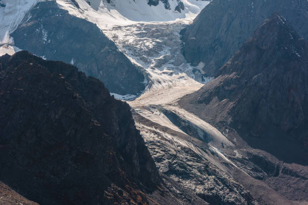 istock Atmospheric landscape with large snow mountain range in sunny day. Glacier and icefall in bright sun among sharp rocks. Awesome mountain view to high snowy mountains. Sunlit beautiful icefall close-up 1483700216